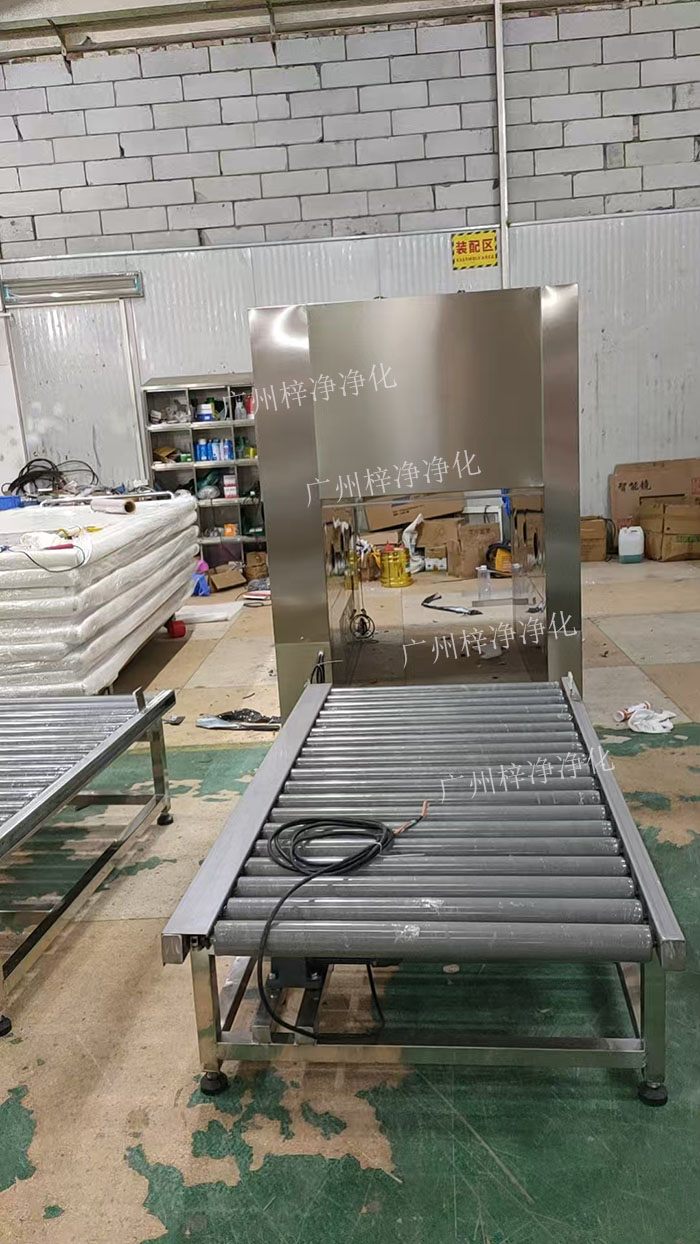 自動(dòng)門層流傳遞窗可配合輸送線兩端設(shè)有自動(dòng)門，實(shí)現(xiàn)物品的自動(dòng)進(jìn)出，減少人工操作。