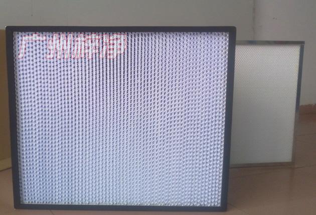 HS有隔板高效過濾器可廣泛用于光學電子、LCD液晶制造，生物醫藥、精密儀器、飲料食品，PCB印刷等行業無塵凈化車間的空調末端送風處。